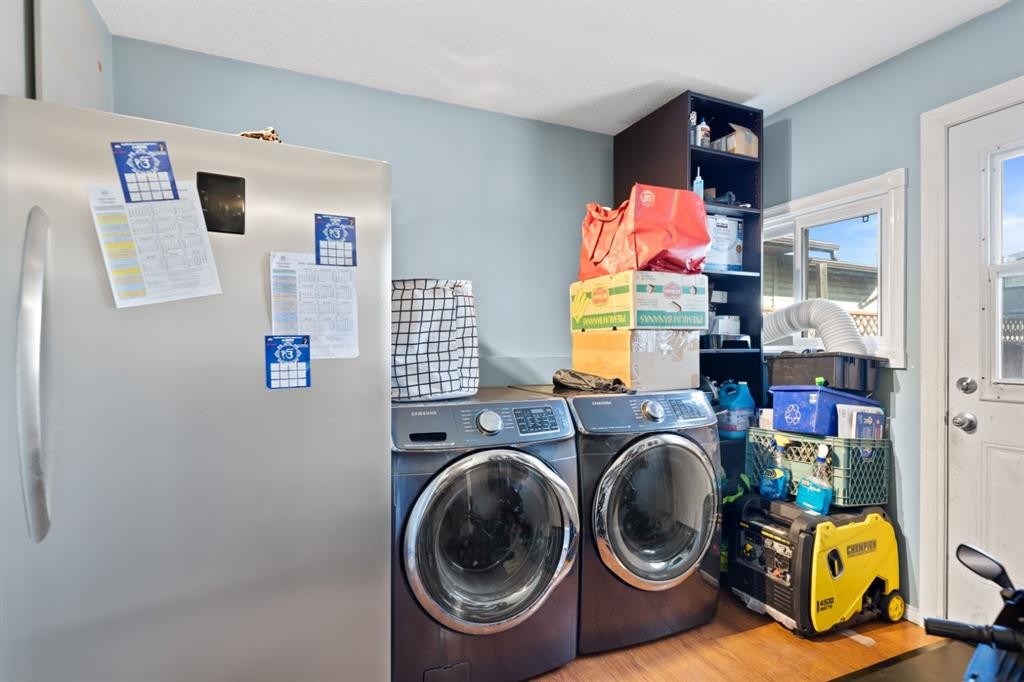 20 Castlegrove Way Ne, Calgary, AB - Indoor Photo Showing Laundry Room