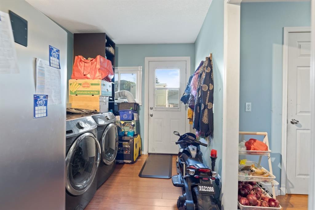 20 Castlegrove Way Ne, Calgary, AB - Indoor Photo Showing Laundry Room