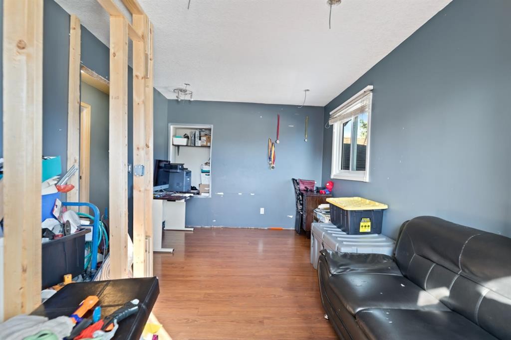 20 Castlegrove Way Ne, Calgary, AB - Indoor