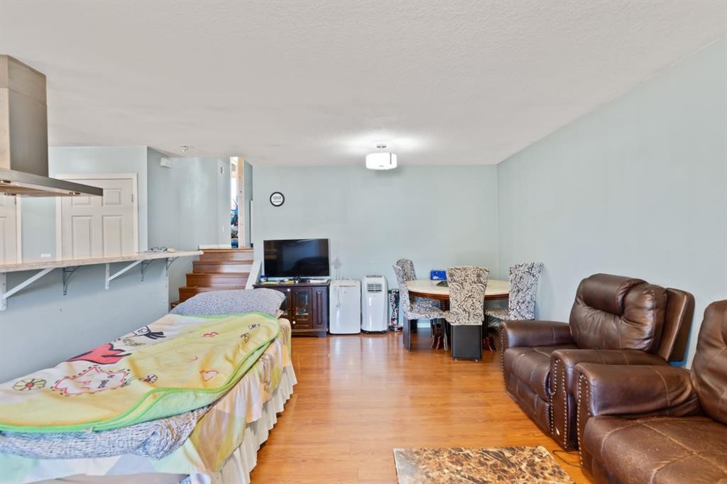 20 Castlegrove Way Ne, Calgary, AB - Indoor Photo Showing Living Room