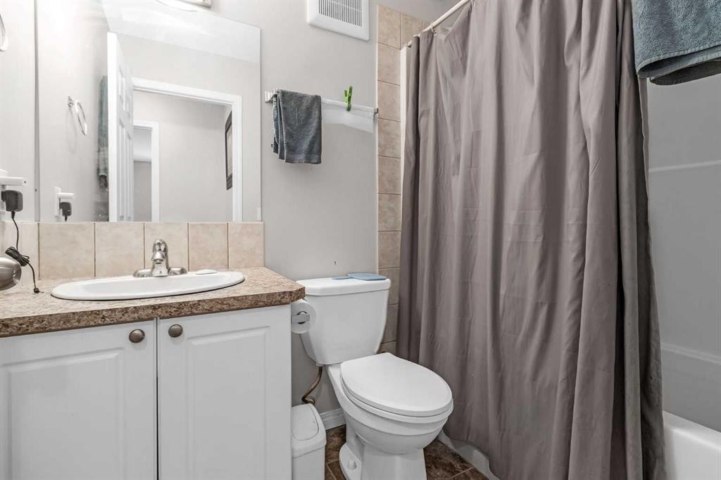 207-1010 Railway Street, Crossfield, AB - Indoor Photo Showing Bathroom