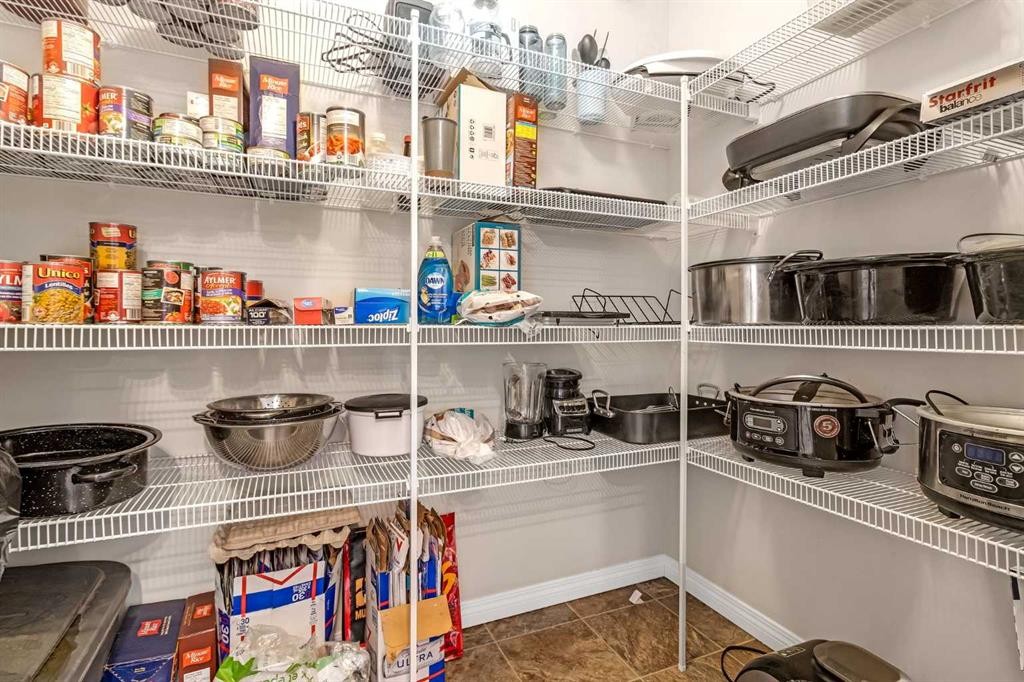 207-1010 Railway Street, Crossfield, AB - Indoor With Storage