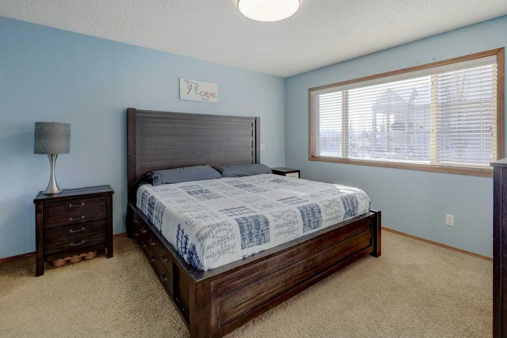 463 Cranfield Gardens Se, Calgary, AB - Indoor Photo Showing Bedroom