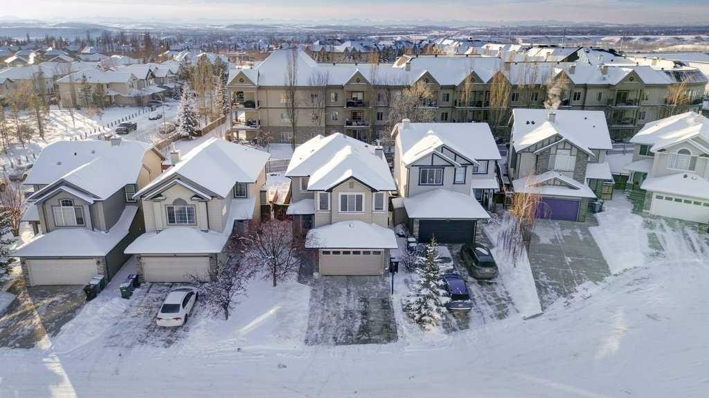 463 Cranfield Gardens Se, Calgary, AB - Outdoor With Facade