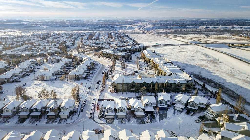 463 Cranfield Gardens Se, Calgary, AB - Outdoor With View