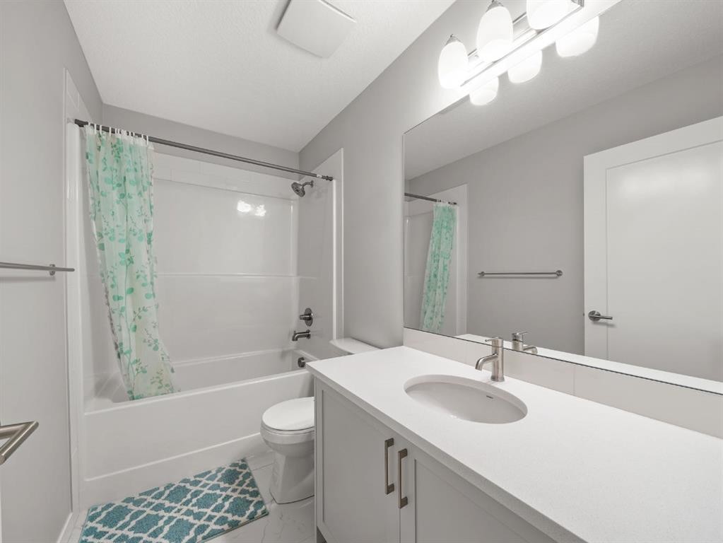 410 Copperstone Manor Se, Calgary, AB - Indoor Photo Showing Bathroom