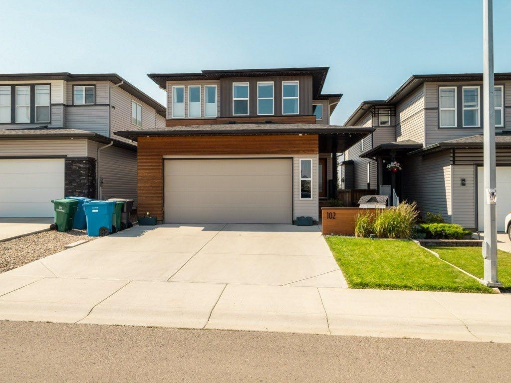 102 Blackwolf Bay North, Lethbridge, AB - Outdoor With Facade