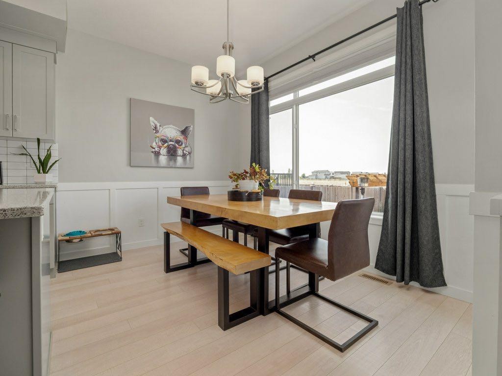 102 Blackwolf Bay North, Lethbridge, AB - Indoor Photo Showing Dining Room