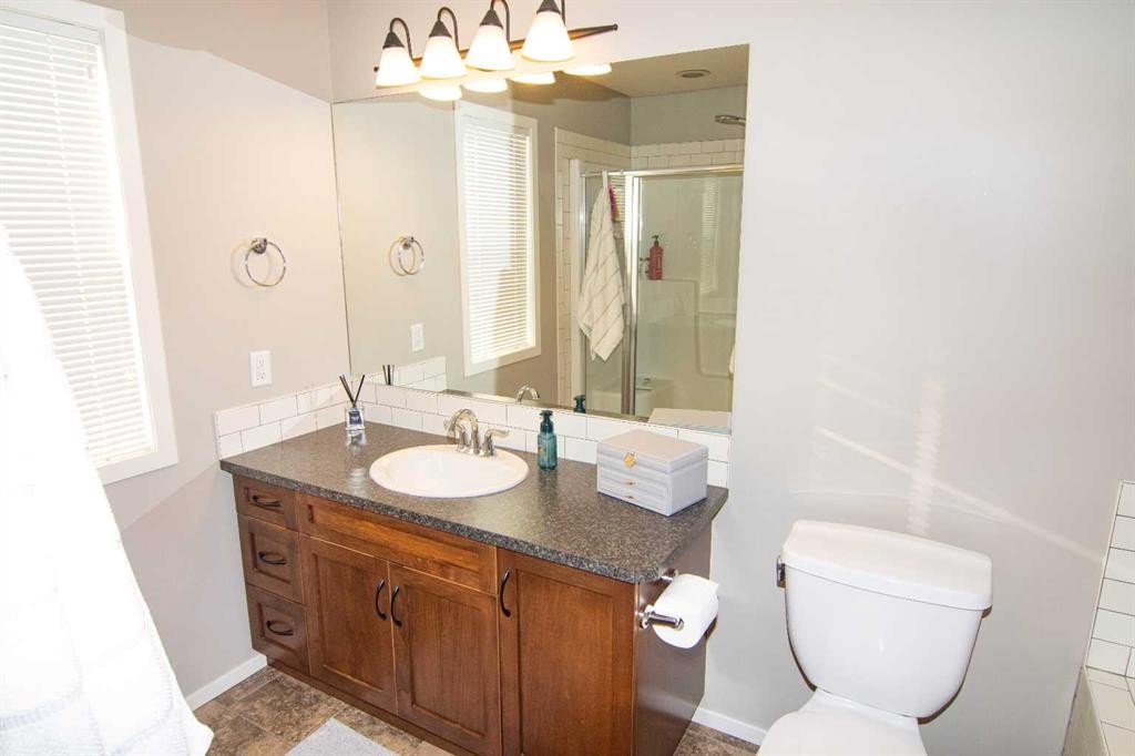 2275 Reunion Street Nw, Airdrie, AB - Indoor Photo Showing Bathroom