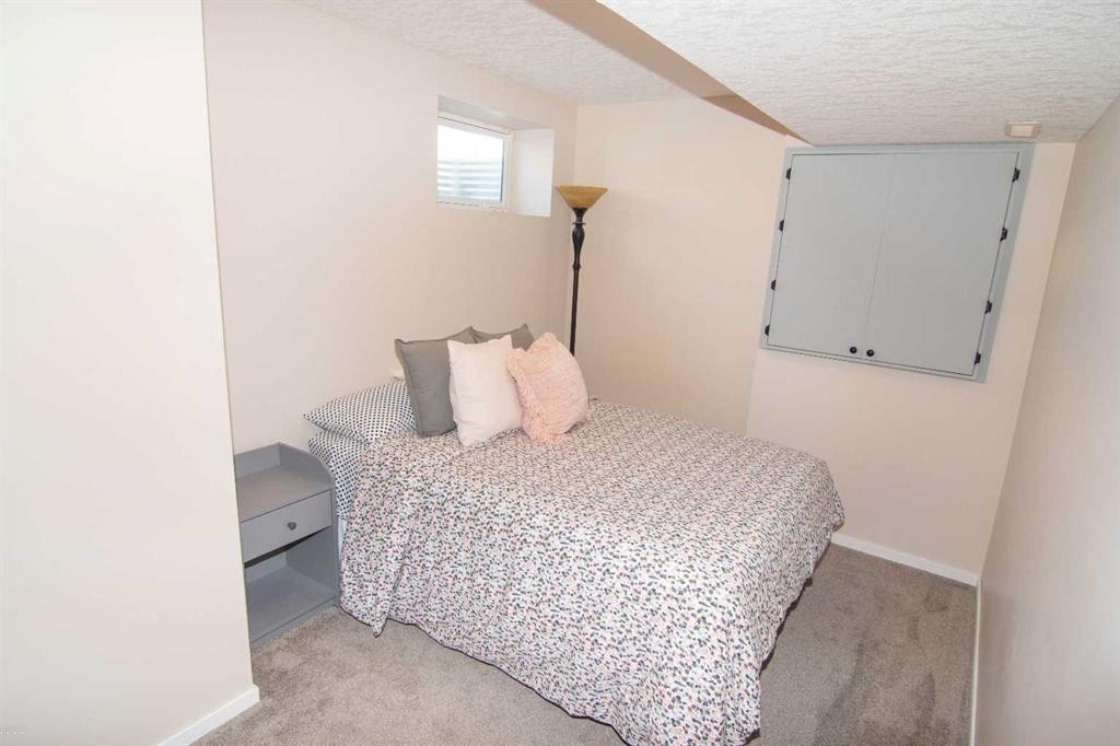 2275 Reunion Street Nw, Airdrie, AB - Indoor Photo Showing Bedroom