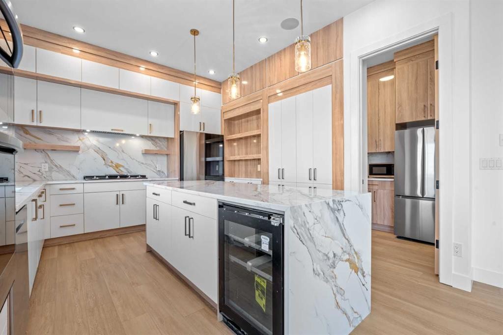 230 Royal Birch View Nw, Calgary, AB - Indoor Photo Showing Kitchen With Upgraded Kitchen