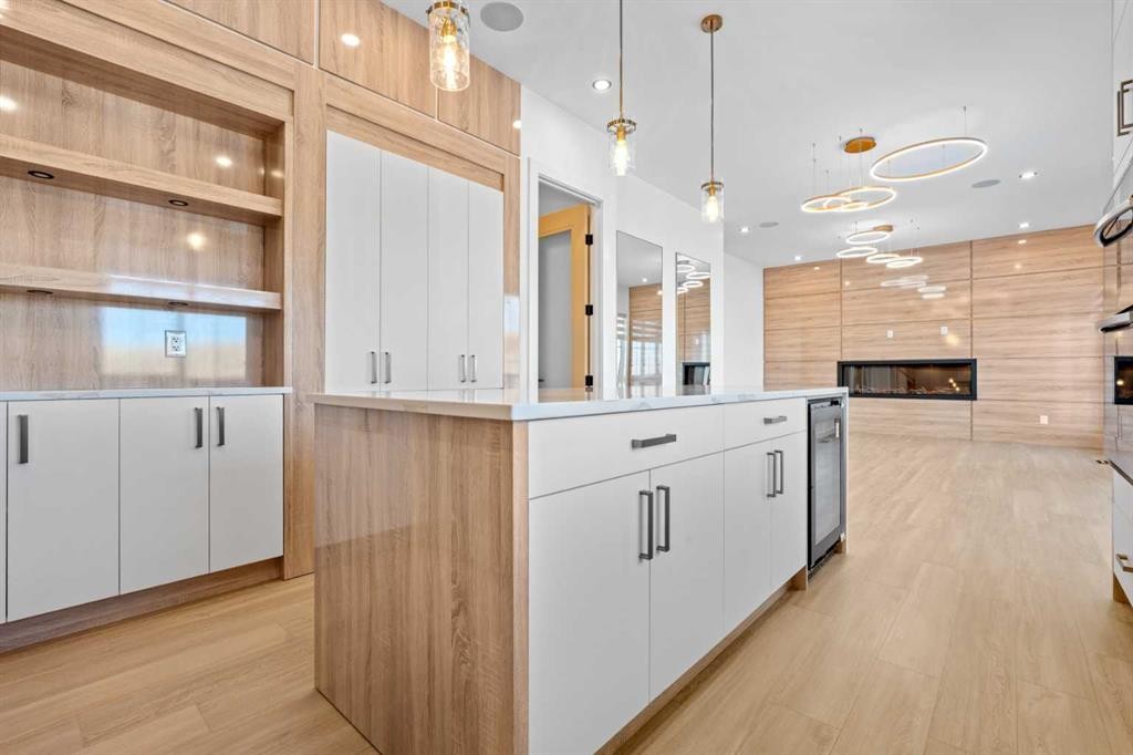 230 Royal Birch View Nw, Calgary, AB - Indoor Photo Showing Kitchen