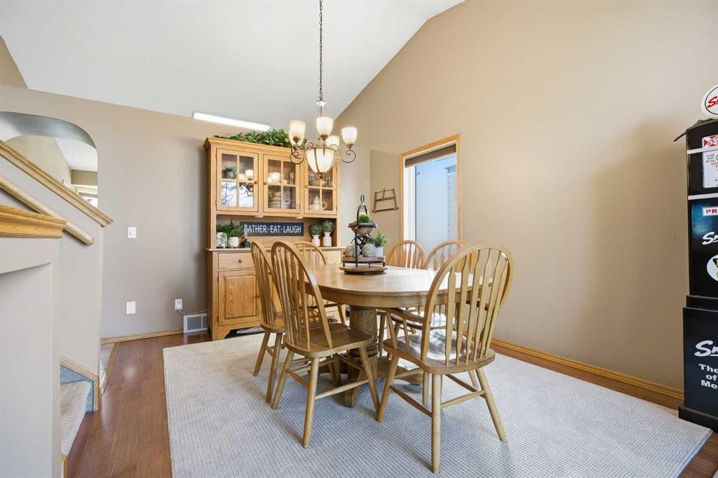 940 Citadel Drive Nw, Calgary, AB - Indoor Photo Showing Dining Room