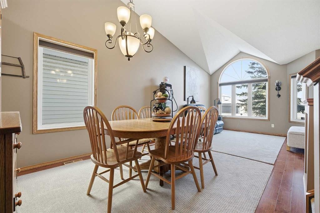 940 Citadel Drive Nw, Calgary, AB - Indoor Photo Showing Dining Room