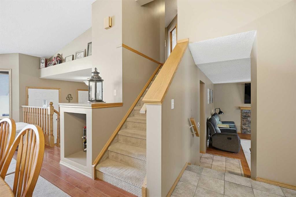 940 Citadel Drive Nw, Calgary, AB - Indoor Photo Showing Other Room