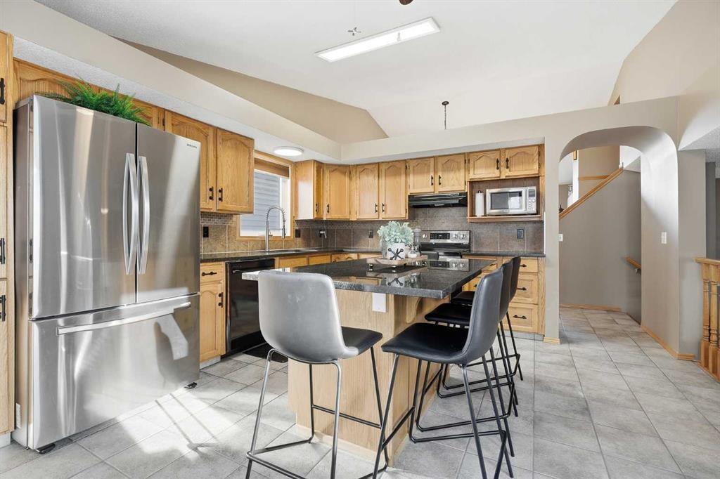 940 Citadel Drive Nw, Calgary, AB - Indoor Photo Showing Kitchen With Stainless Steel Kitchen
