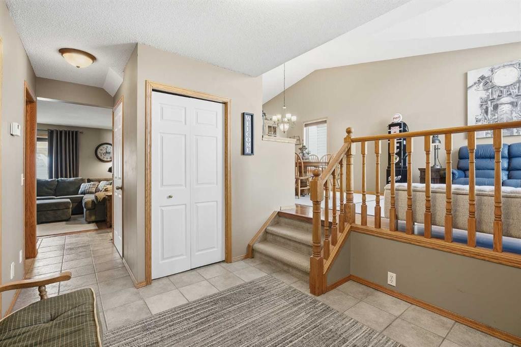 940 Citadel Drive Nw, Calgary, AB - Indoor Photo Showing Other Room