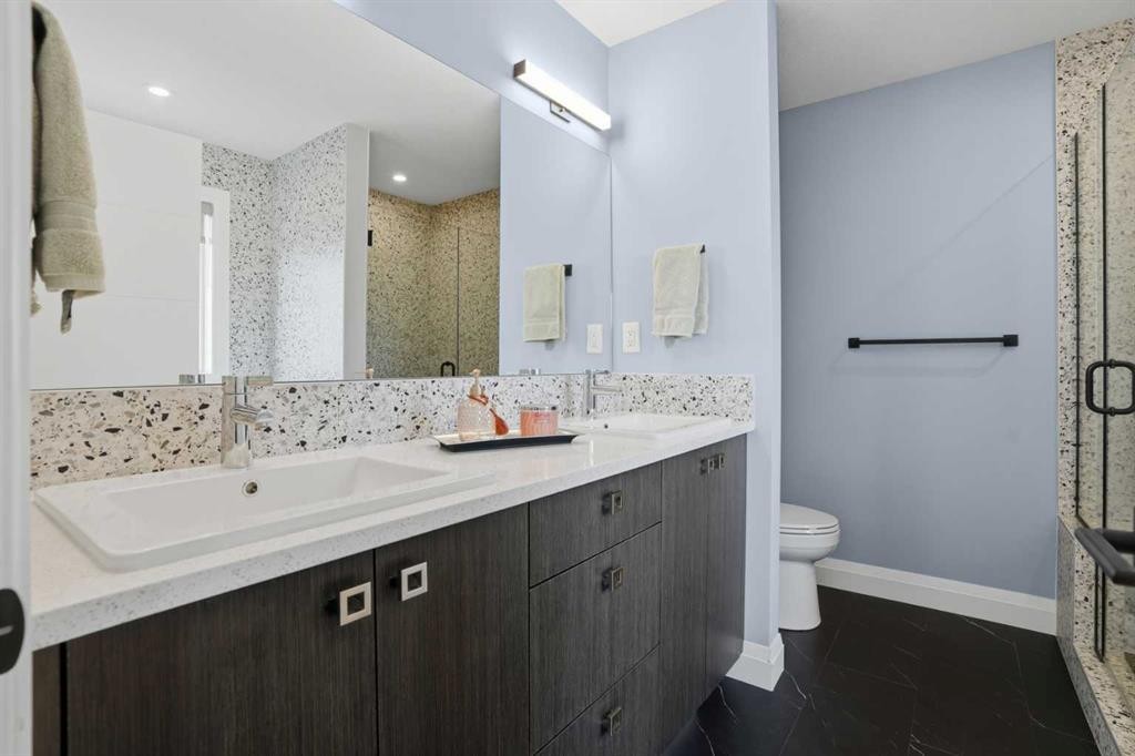 246 Walcrest View Se, Calgary, AB - Indoor Photo Showing Bathroom