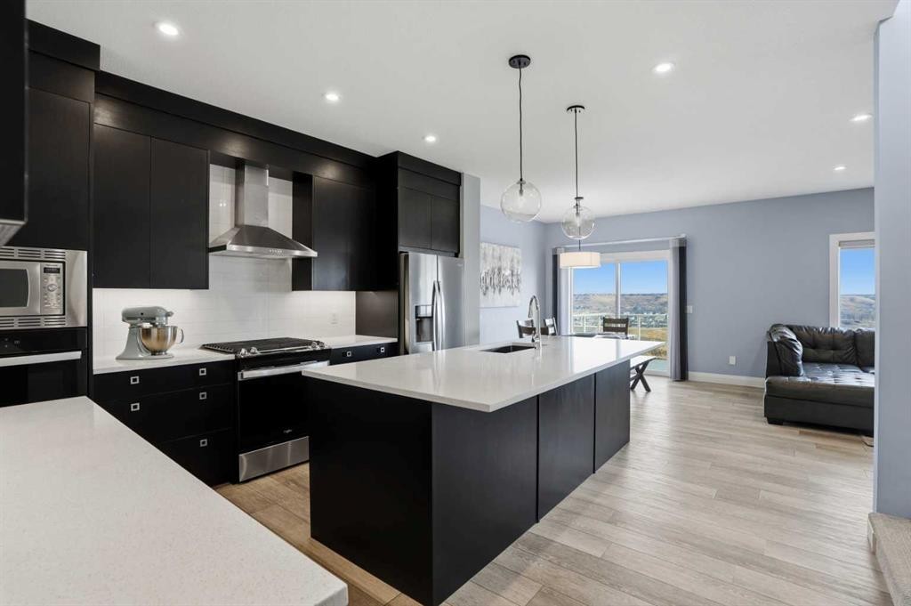 246 Walcrest View Se, Calgary, AB - Indoor Photo Showing Kitchen With Upgraded Kitchen