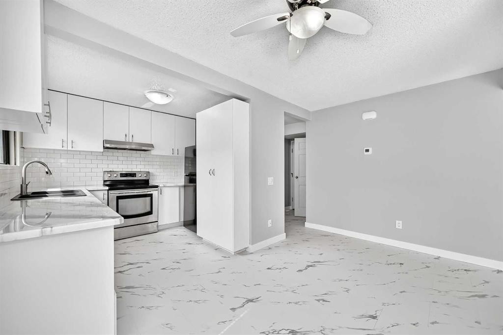 163-6915 Ranchview Drive Nw, Calgary, AB - Indoor Photo Showing Kitchen