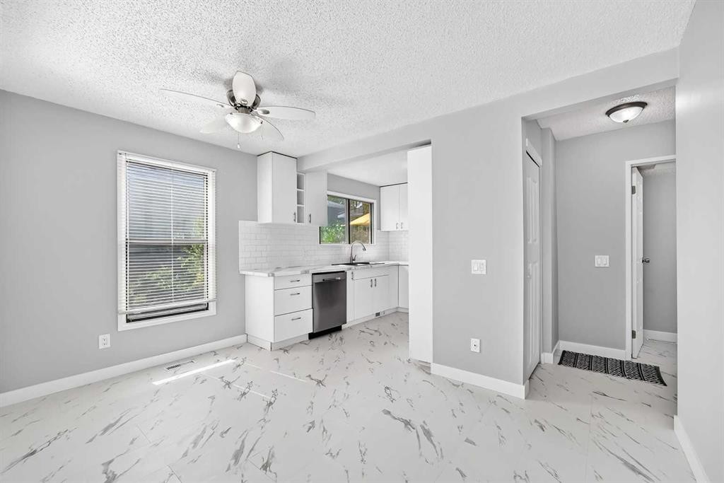 163-6915 Ranchview Drive Nw, Calgary, AB - Indoor Photo Showing Kitchen