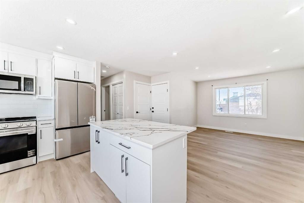 6128 Madigan Drive Ne, Calgary, AB - Indoor Photo Showing Kitchen