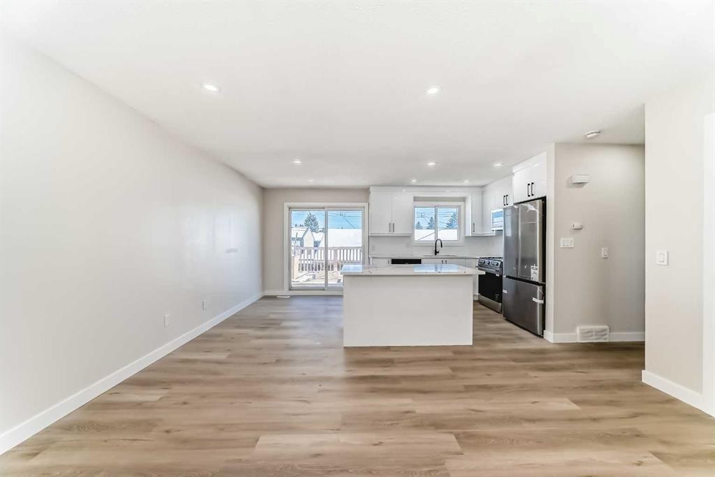 6128 Madigan Drive Ne, Calgary, AB - Indoor Photo Showing Kitchen