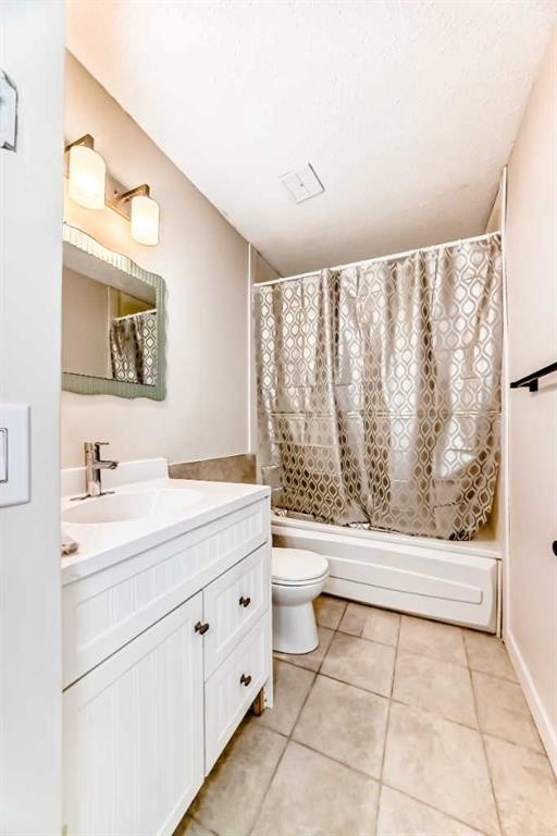 6128 Madigan Drive Ne, Calgary, AB - Indoor Photo Showing Bathroom
