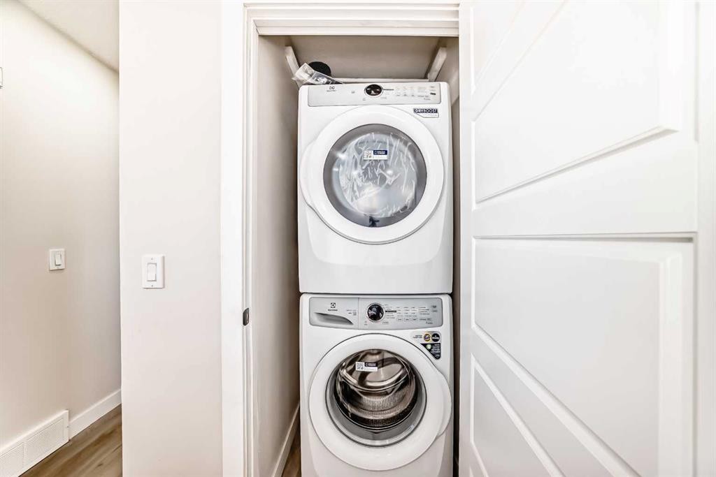 6128 Madigan Drive Ne, Calgary, AB - Indoor Photo Showing Laundry Room