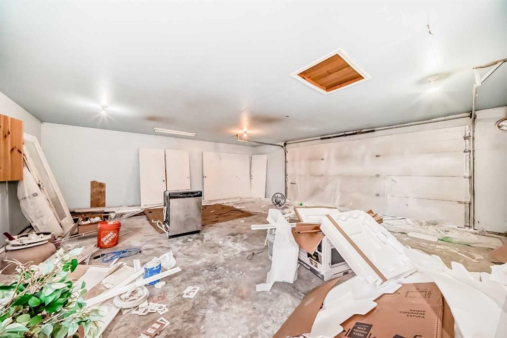 6128 Madigan Drive Ne, Calgary, AB - Indoor