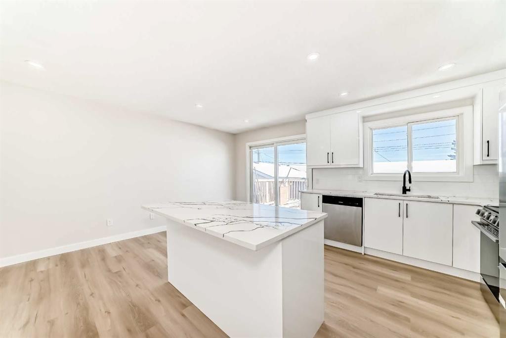 6128 Madigan Drive Ne, Calgary, AB - Indoor Photo Showing Kitchen With Upgraded Kitchen