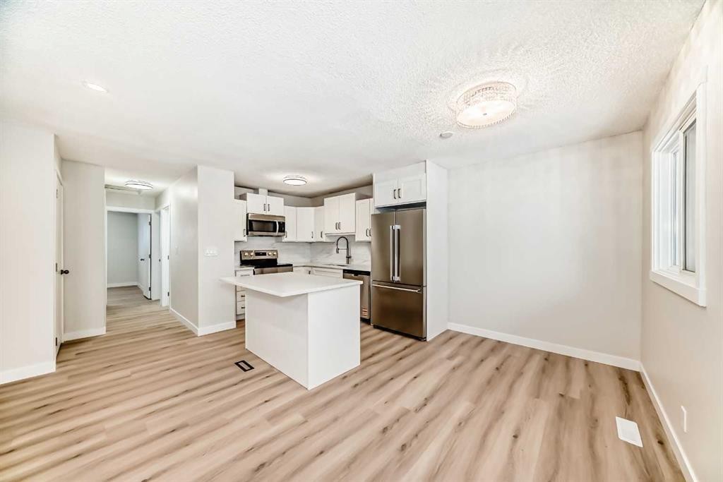 937 Marcombe Drive Ne, Calgary, AB - Indoor Photo Showing Kitchen