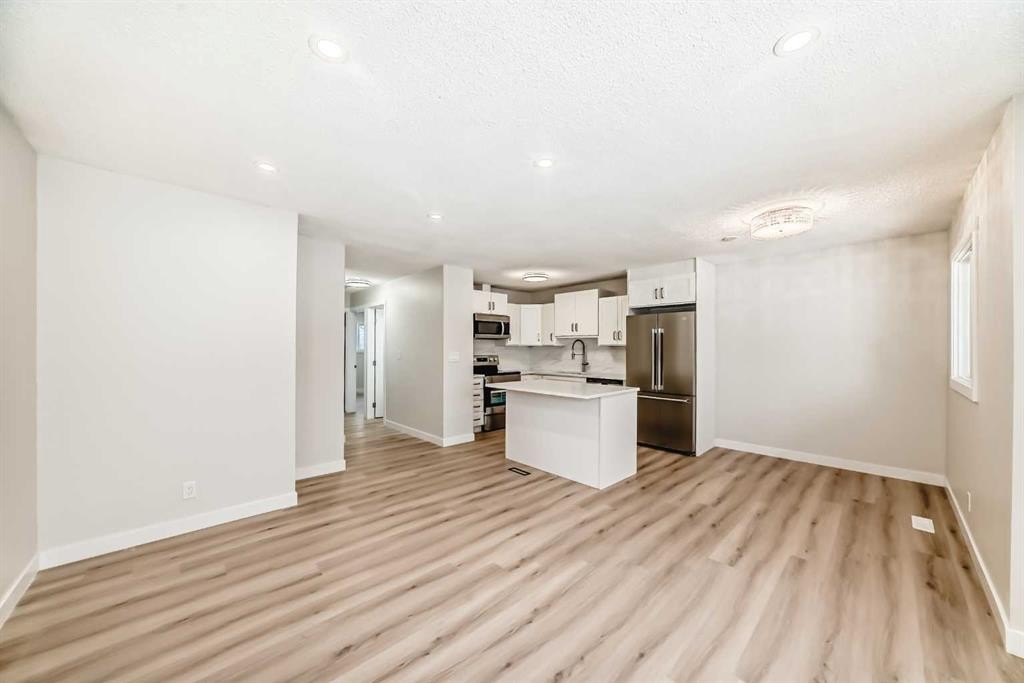 937 Marcombe Drive Ne, Calgary, AB - Indoor Photo Showing Kitchen