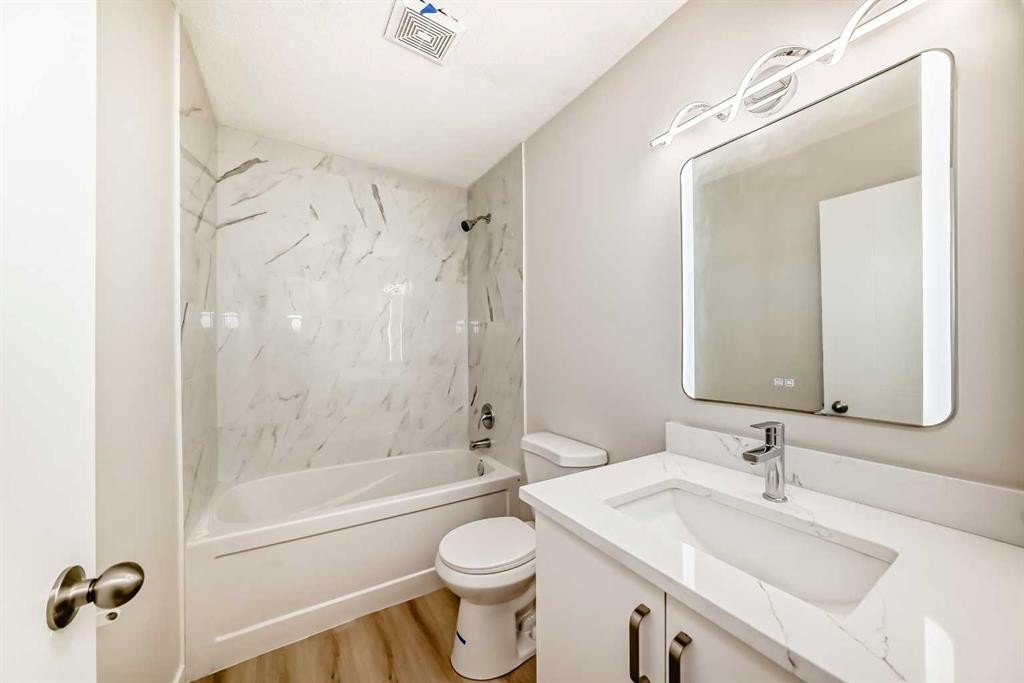 937 Marcombe Drive Ne, Calgary, AB - Indoor Photo Showing Bathroom