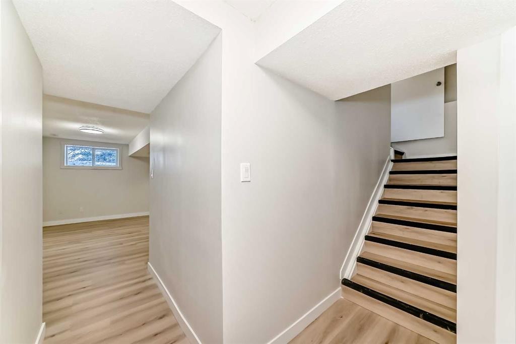 937 Marcombe Drive Ne, Calgary, AB - Indoor Photo Showing Other Room