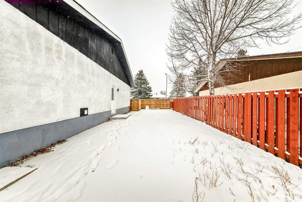 937 Marcombe Drive Ne, Calgary, AB - Outdoor
