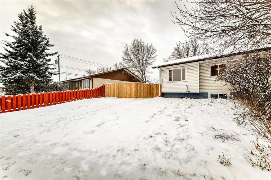 937 Marcombe Drive Ne, Calgary, AB - Outdoor