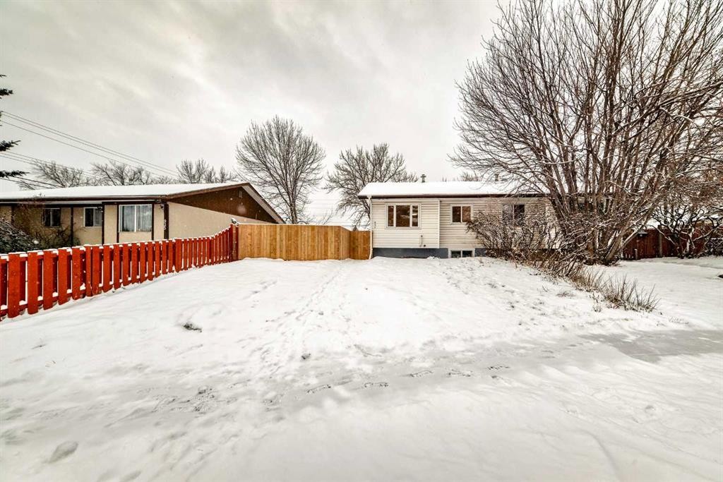 937 Marcombe Drive Ne, Calgary, AB - Outdoor