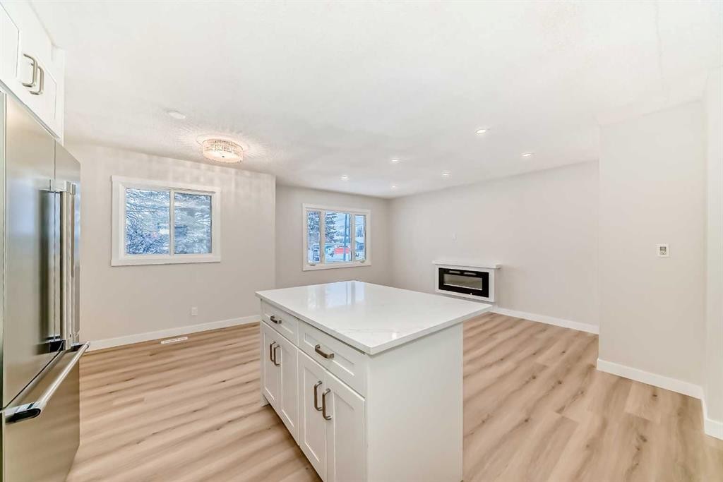 937 Marcombe Drive Ne, Calgary, AB - Indoor Photo Showing Kitchen