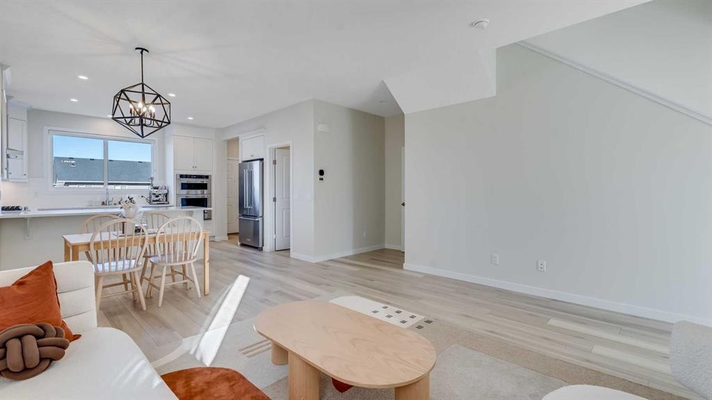 18 Amblehurst Path Nw, Calgary, AB - Indoor