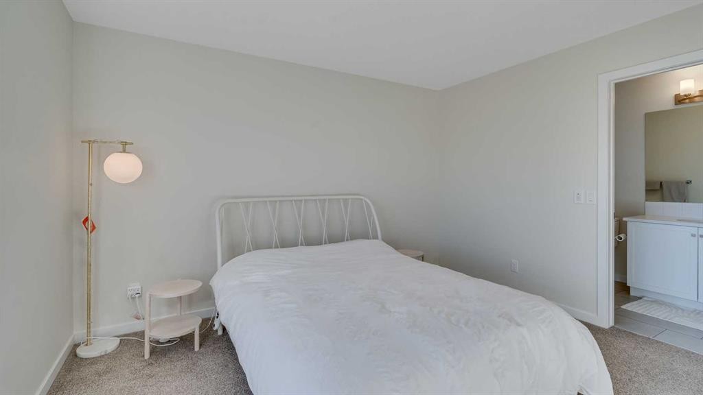 18 Amblehurst Path Nw, Calgary, AB - Indoor Photo Showing Bedroom