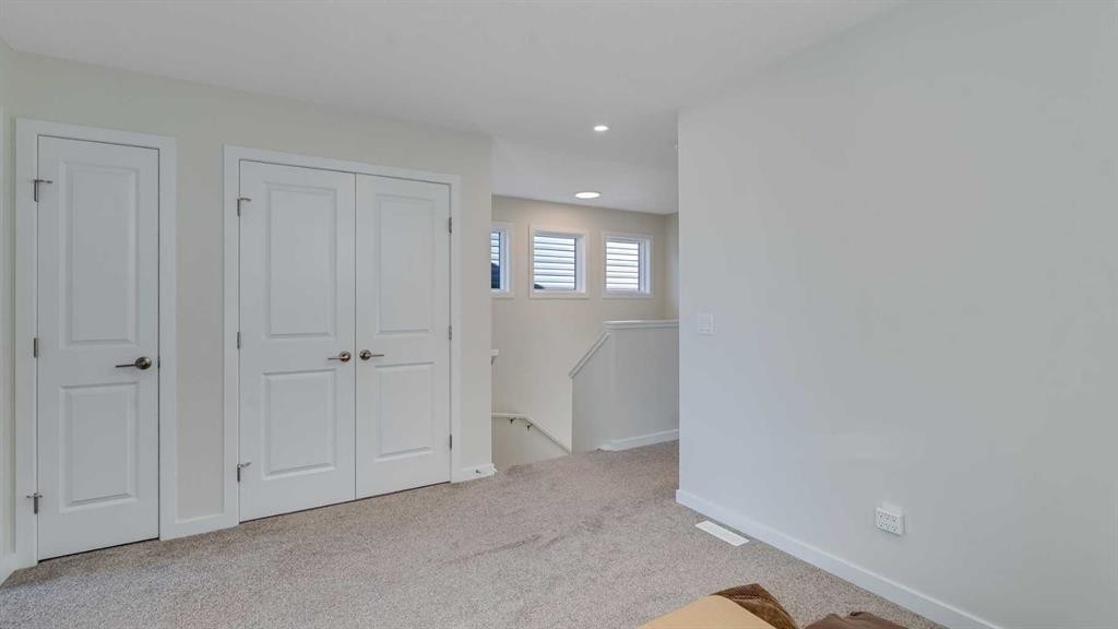 18 Amblehurst Path Nw, Calgary, AB - Indoor