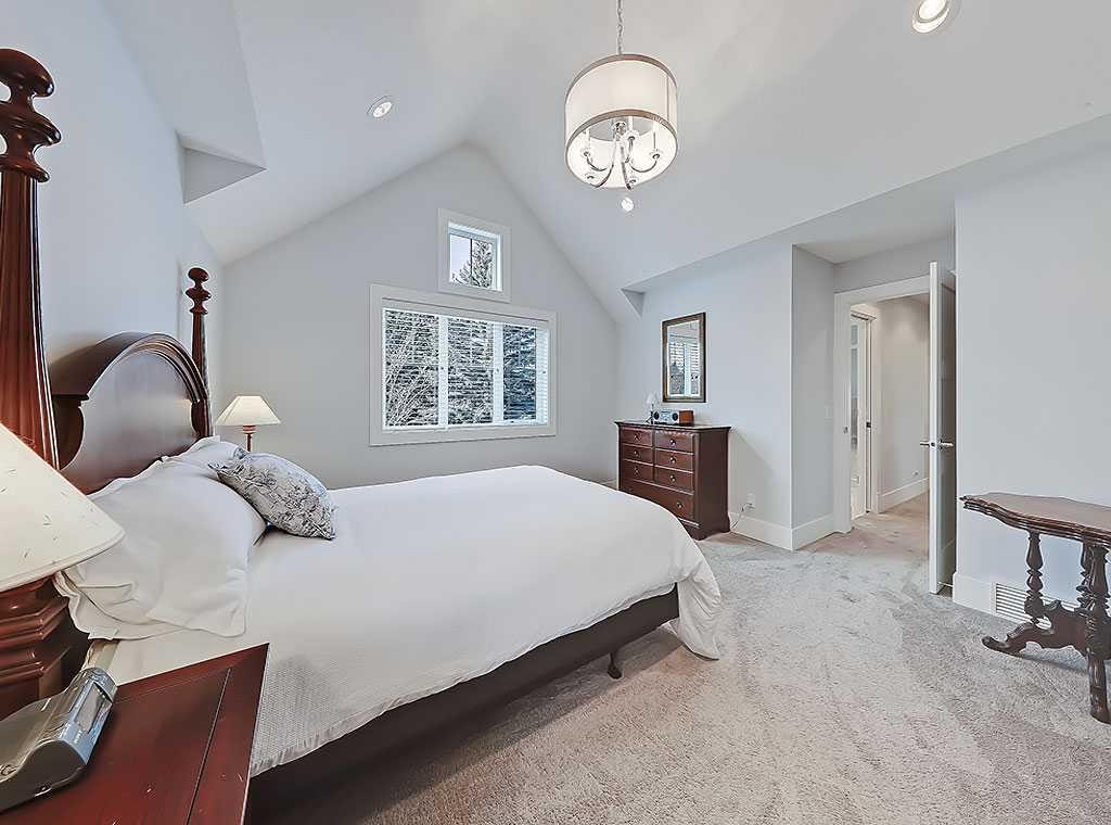 14 Rosetree Road Nw, Calgary, AB - Indoor Photo Showing Bedroom