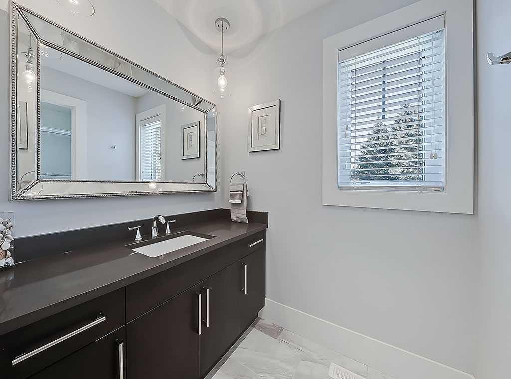 14 Rosetree Road Nw, Calgary, AB - Indoor Photo Showing Bathroom
