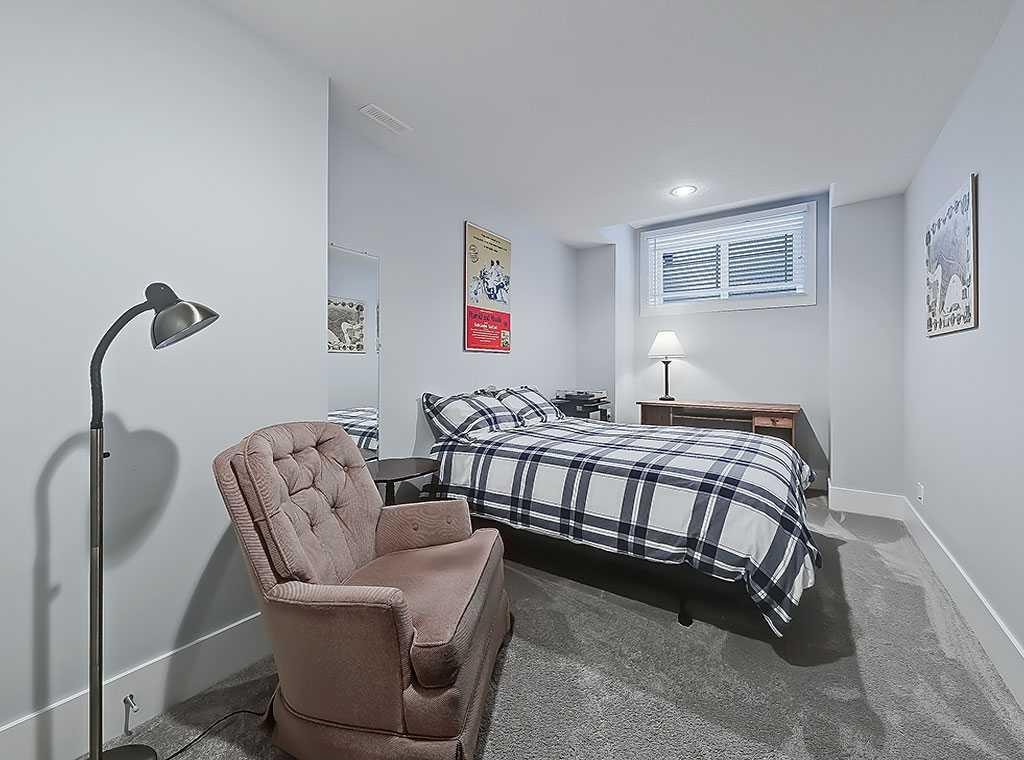 14 Rosetree Road Nw, Calgary, AB - Indoor Photo Showing Bedroom