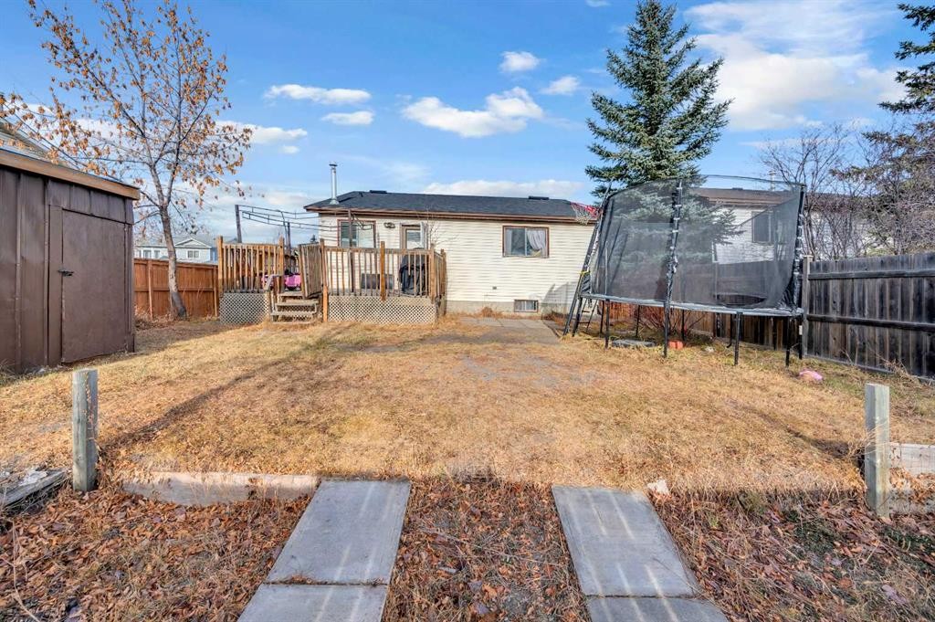 120 Castlebrook Rise Ne, Calgary, AB - Outdoor