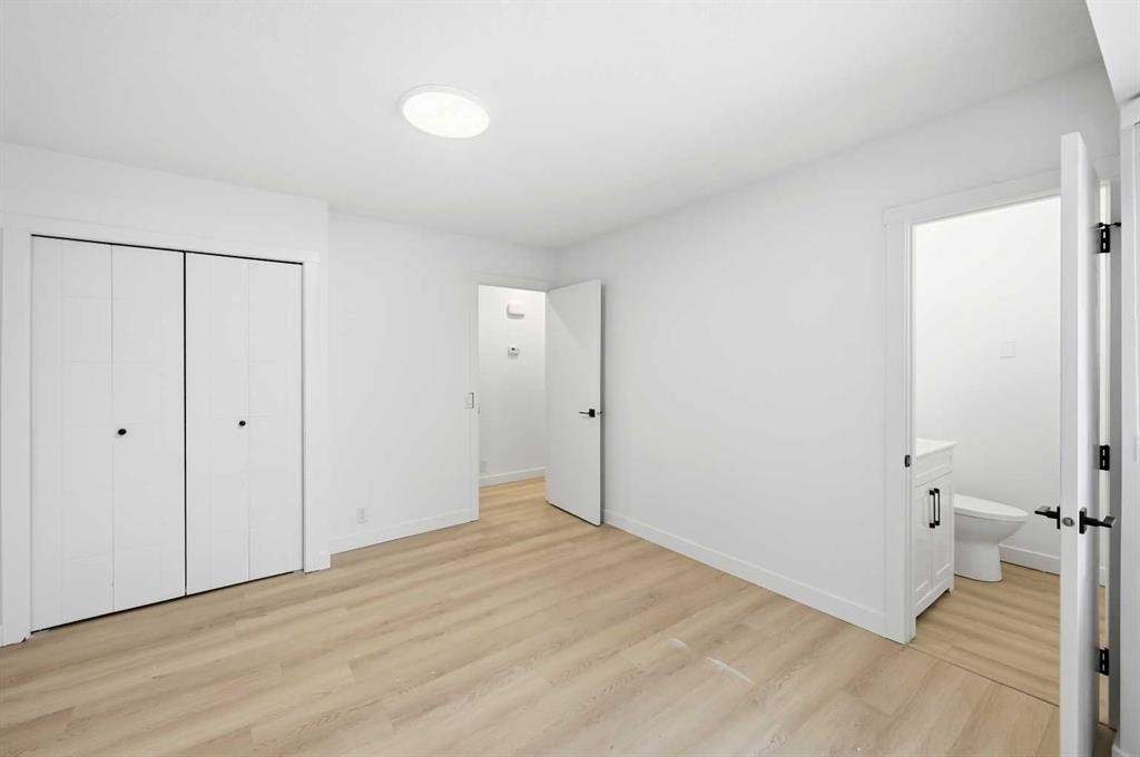 2404 51 Street Ne, Calgary, AB - Indoor Photo Showing Other Room