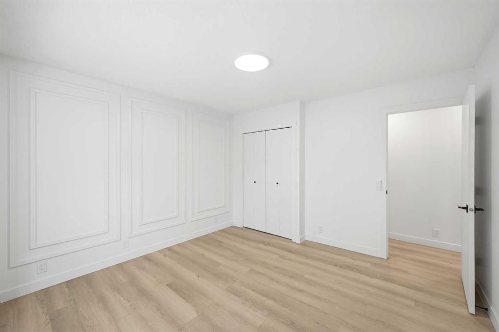 2404 51 Street Ne, Calgary, AB - Indoor Photo Showing Other Room