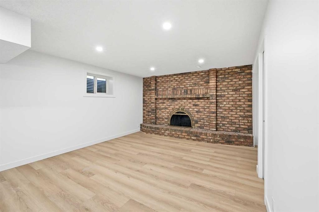 2404 51 Street Ne, Calgary, AB - Indoor With Fireplace