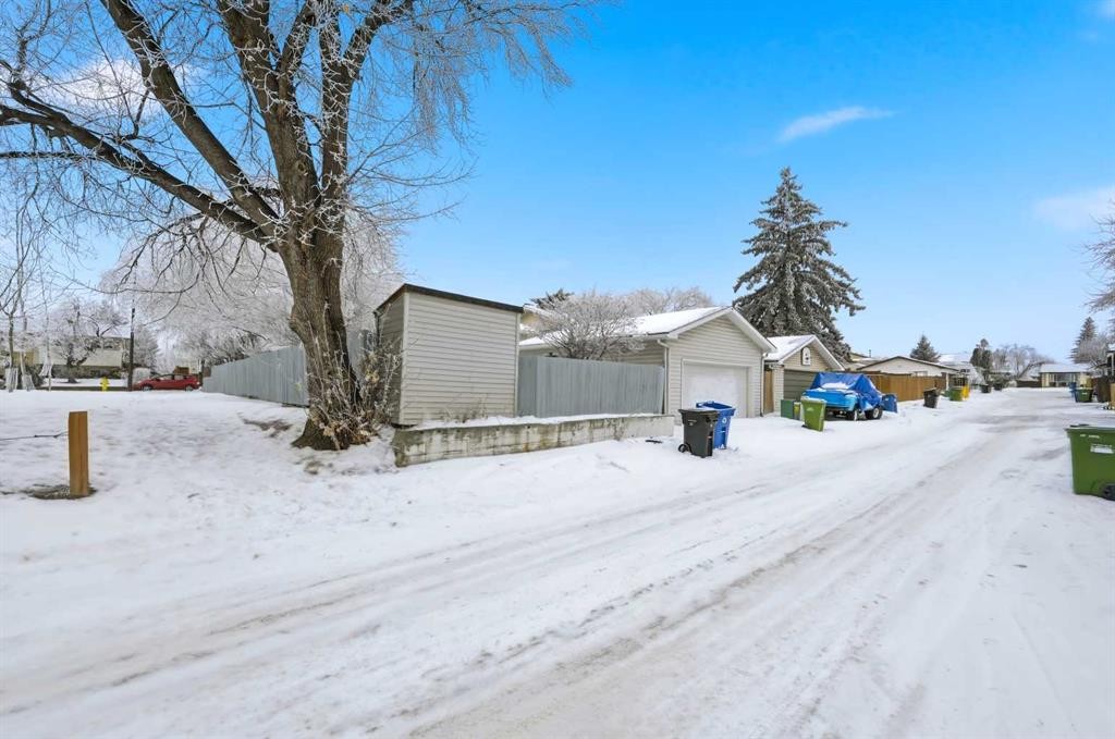 2404 51 Street Ne, Calgary, AB - Outdoor